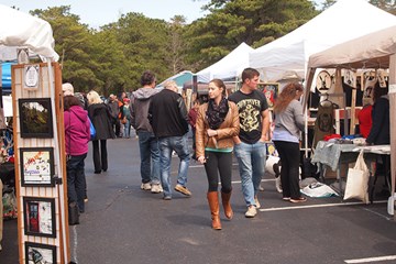 Vendors sell their wares at Historic Smithville festival.